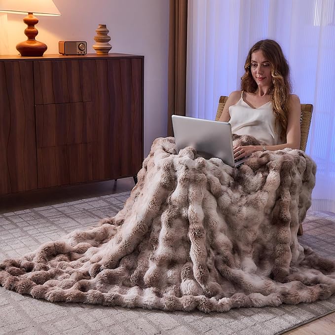 Fluffy Faux Rabbit Fur Throw Blanket - Soft Plush Luxury Bubble Blanket for Couch, Bed (King Size 108''x90'', Tie-Dyed Beige)