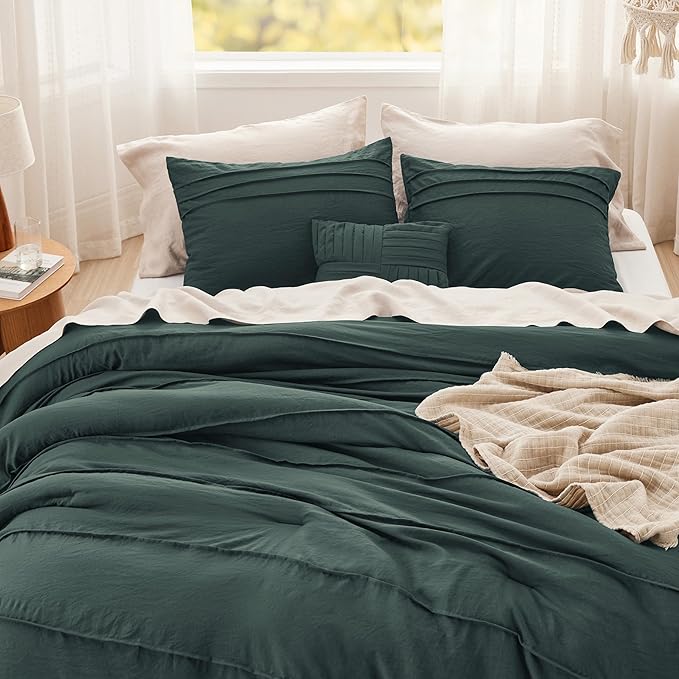 Bedsure Emerald Green Queen Comforter Set - 4 Pieces Pinch Pleat Bed Set, Down Alternative Bedding Sets for All Season, 1 Comforter, 2 Pillowcases, 1 Decorative Pillow