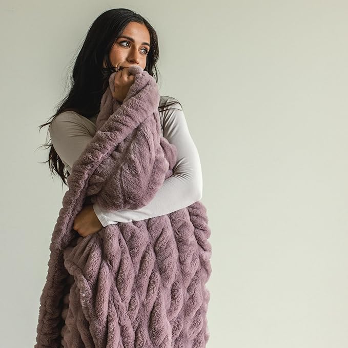Minky Designs Violet Dream Minky Blanket – Ultra Soft Faux Fur Throw Blanket for Couch, Bed & Home – Fluffy, Warm & Luxurious – Chic Collection (Medium, 50x60)