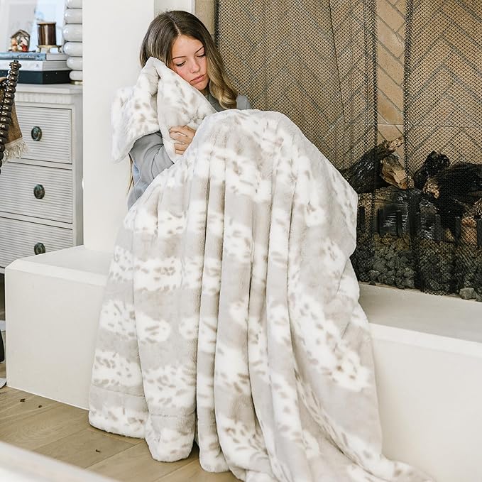 Minky Designs Arctic Lynx Minky Blanket – Ultra Soft Faux Fur Throw Blanket for Couch, Bed & Home – Fluffy, Warm & Luxurious – Posh Collection (Large, 60x72)