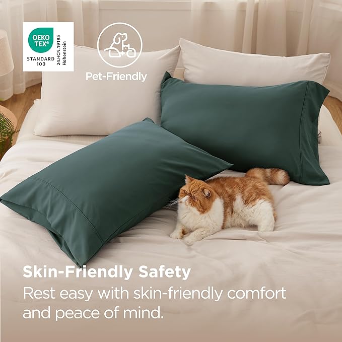 Bedsure Pillow Cases Standard Size Set of 2 - Forest Green Brushed Microfiber Pillowcases, Super Soft and Cozy Pillow Case Covers with Envelope Closure, Wrinkle, Fade and Stain Resistant, 20x26 Inches