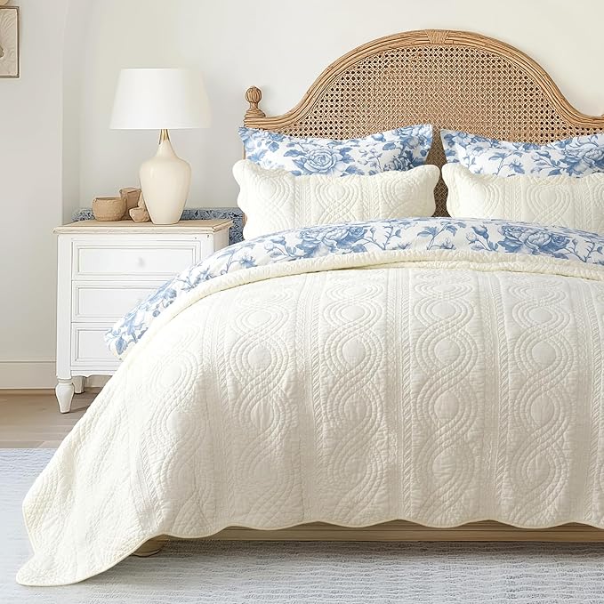 EVERGRACE 100% Cotton Scallop Quilt Set, King Size 3 Piece Set – Lightweight Bedspread with 2 Shams, Soft Prewashed Matelasse Coverlet for Cozy and Elegant Bedding, Ivory Cream