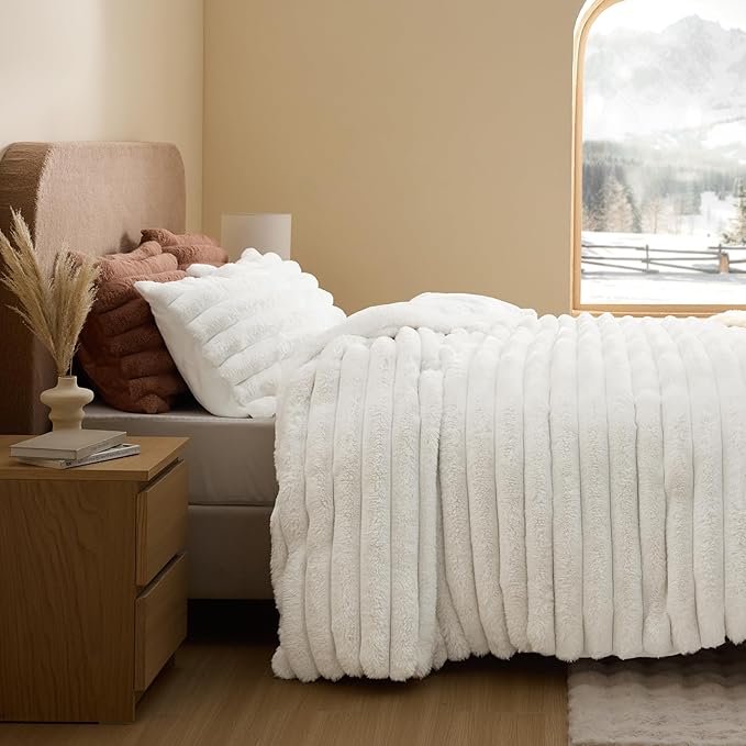 Bedsure Faux Fur Duvet Cover King Size - White Fluffy Duvet Cover Set, Soft and Cozy Shaggy Bedding Comforter Cover, Winter Warm Luxury Fuzzy Bed Set 3 Pieces, 1 King Duvet Cover and 2 Pillowcases