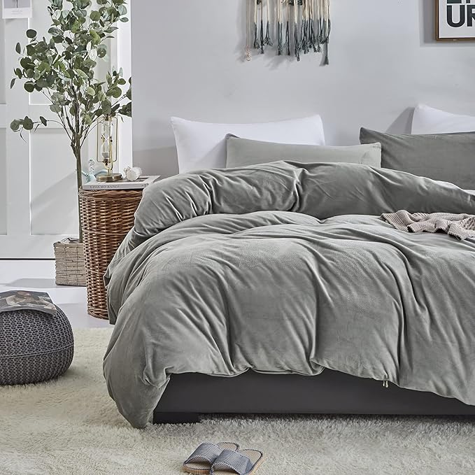 Cottonight Gray Velvet Comforter Set Queen Plush Fluffy Grey Flannel Bedding Comforter Set Full Modern Warm Thick Heavyweight Winter Grey Comforter with 2 Pillowcases for Men Women Hotel Quality