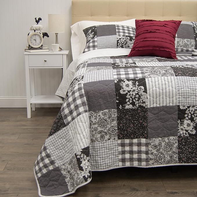 Donna Sharp Indiana Farmhouse Pieced Cotton Quilted Bedding Set - 3-Piece King Size Quilt Set - Includes 1 Quilt and 2 Pillow Shams - Machine Washable - Perfect for Rustic Decor
