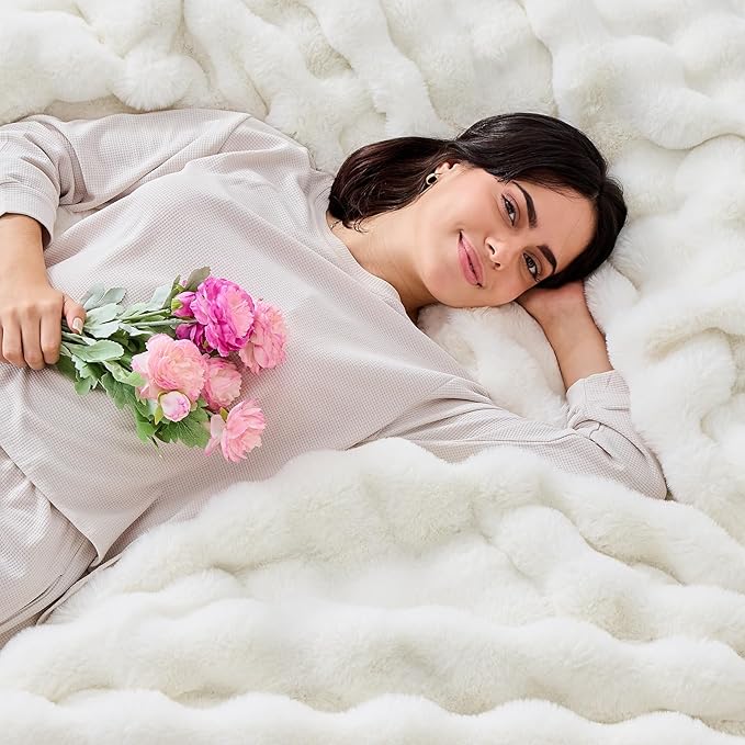 Fluffy Blanket for Couch Soft Luxury Faux Rabbit Fur Throw Blanket Cozy Fuzzy Plush Bubble Thick Warm Decorative Throw for Bed, Sofa (Throw Size 50''x60'', Cream White)