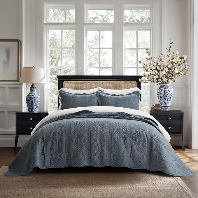 EVERGRACEHOME 100% Cotton Scallop Quilt Set, Queen Size 3 Piece Set – Lightweight Bedspread with 2 Shams, Soft Prewashed Matelasse Coverlet for Cozy and Elegant Bedding, Stormy Blue