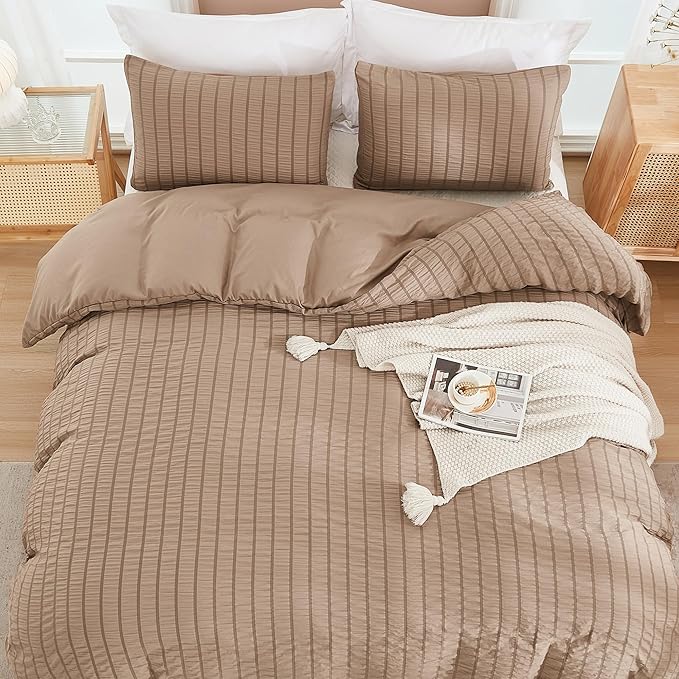 AveLom Seersucker Duvet Cover Set Queen Size (90 x 90 inches), 3 Pieces (1 Duvet Cover, 2 Pillow Cases), Taupe Ultra Soft Washed Microfiber, Textured Duvet Cover with Zipper Closure, Corner Ties