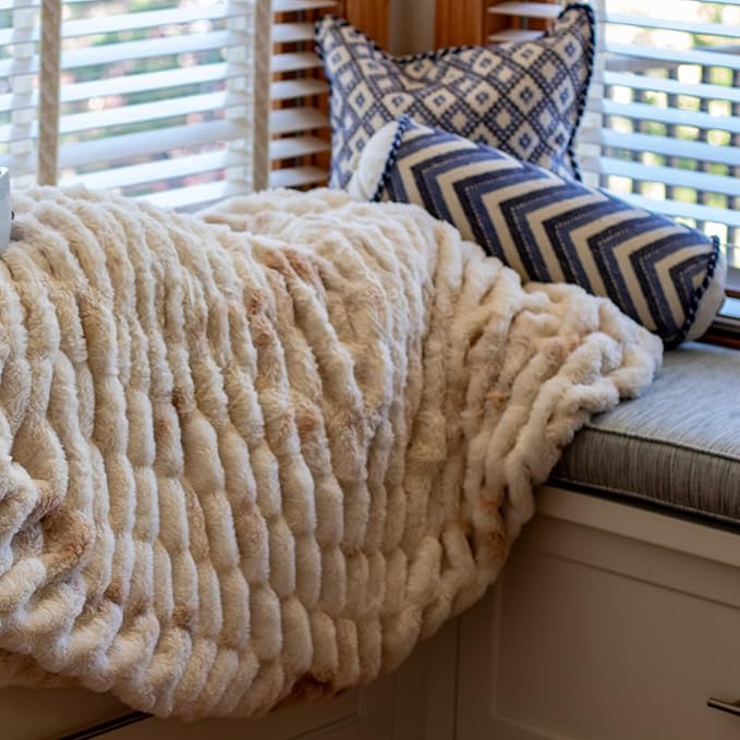 Minky Designs Crème Brulee Minky Blanket – Ultra Soft Faux Fur Throw Blanket for Couch, Bed & Home – Fluffy, Warm & Luxurious – Chic Collection (Large, 60x72)