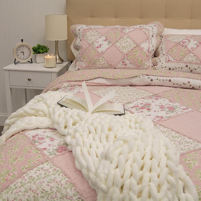 Donna Sharp King Bedding Set - 3 Piece - Strawberry Garden Quilt Set with Quilt and Two Pillow Shams - Machine Washable - Patchwork Design
