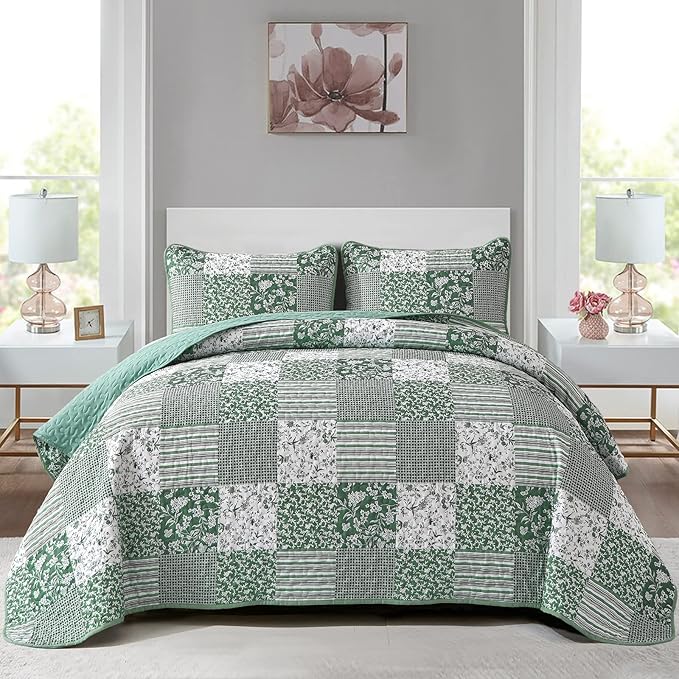 Mybedsoul Green Boho Queen Quilt Set, 3-Piece Reversible Soft Plaid Floral Bedding Set with 2 Pillow Shams - Sage Green Queen Size Quilt Bedspread Coverlet Set 90” x 96”