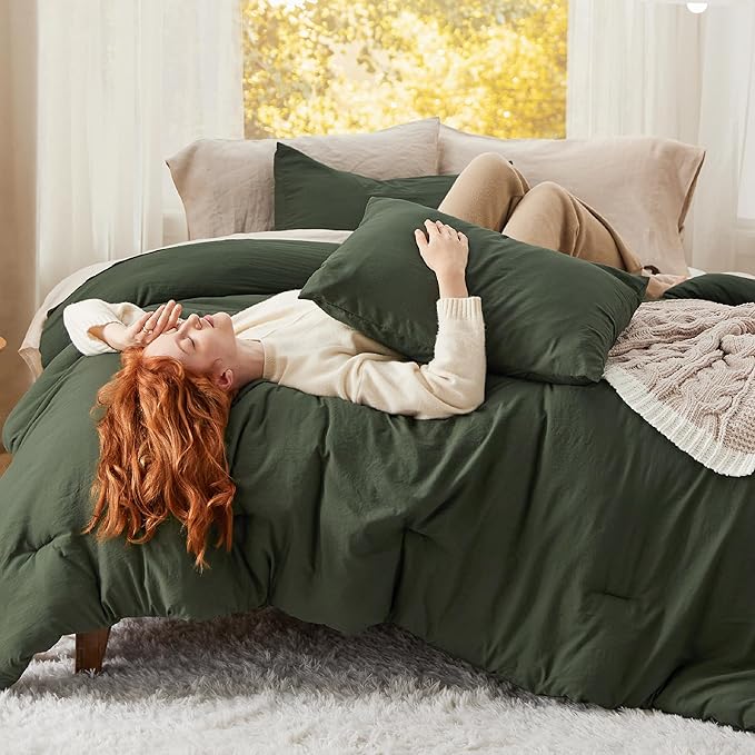 Bedsure California King Size Comforter Set, Dark Green Soft Prewashed Bedding for All Seasons, 3 Pieces GentleSoft™ Bed Set, 1 Lightweight Comforter (104"x96") and 2 Pillowcases (20"x36")