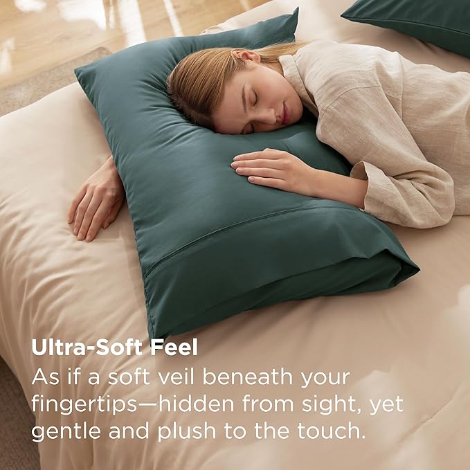 Bedsure Pillow Cases Standard Size Set of 2 - Forest Green Brushed Microfiber Pillowcases, Super Soft and Cozy Pillow Case Covers with Envelope Closure, Wrinkle, Fade and Stain Resistant, 20x26 Inches