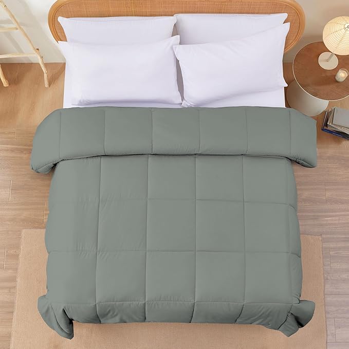 Modern Threads Down Alternative Reversible Comforter Sage Green/Cream King