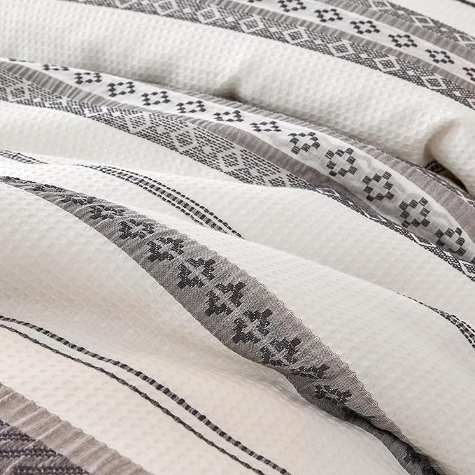 Amazon Basics Waffle Weave Microfiber 3-Piece Duvet Cover Set, Includes 1 Duvet Cover and 2 Pillow Shams, California King, Grey Striped