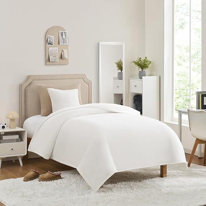UGG Ariana Twin/Twin XL Blanket Fleece Fluffy Reversible Soft Fuzzy Bedding Cozy Big Plush Warm Oversized Bed Blanket Machine Washable Bedroom Decor for Dorm or Bed, 60-inch x 90-inch, White Snow