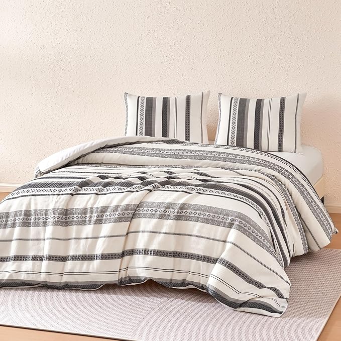 Amazon Basics Waffle Weave Microfiber 3-Piece Duvet Cover Set, Includes 1 Duvet Cover and 2 Pillow Shams, California King, Grey Striped