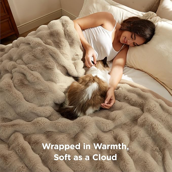 Bedsure GentleSoft Fluffy Faux Fur Throw Blanket, Fuzzy Soft Bubble Blanket for Couch, Faux Fur Decor for Home Bedroom Living Room, Thick Furry Cozy Gifts for Women, Beige, 50x60 Inch