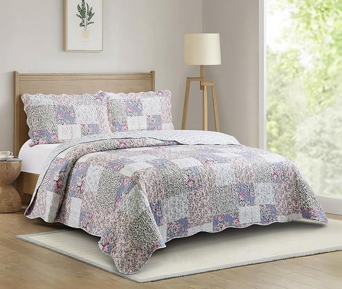 Brilliant Sunshine Roses Toile Quilt Set, 3-Piece Bedding Sets Traditional Lively Patchwork Design, Washable and Reversible Bedspread, Soft Lightweight Coverlet, All-Season, King/Cal King, Blue Pink