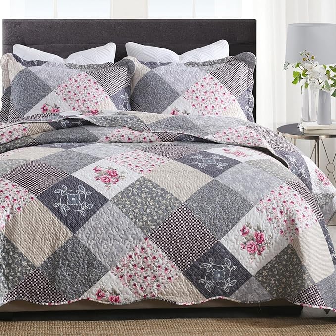ENJOHOS Farmhouse Quilts King Size - King Quilt Set Grey Bedspread Reversible Patchwork Floral Coverlet Set, Microfiber Lightweight Country Quilts Bedding Set with 2 Pillow Shams（Grey Flower Plaid2）