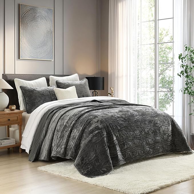 Velvet Quilt Set, Grey Velvet Quilt King Size Comforter Set, Luxury Bedding Soft Plush Bedspread, Machine Washable Coverlet, All-Season 3 Pieces