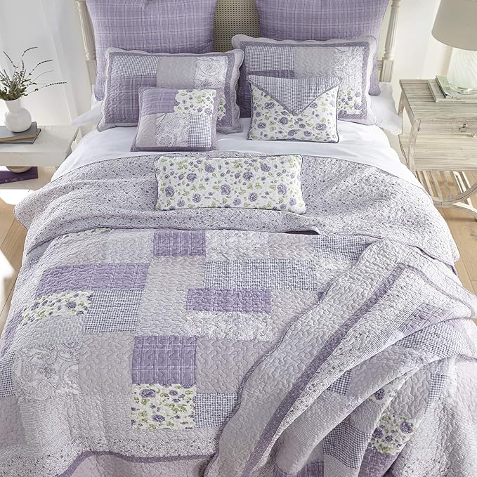 Donna Sharp Full/Queen Quilt - Lavender Rose Cotton Contemporary Quilt with Patchwork Pattern - Fits Queen Size and Full Size Beds - Machine Washable