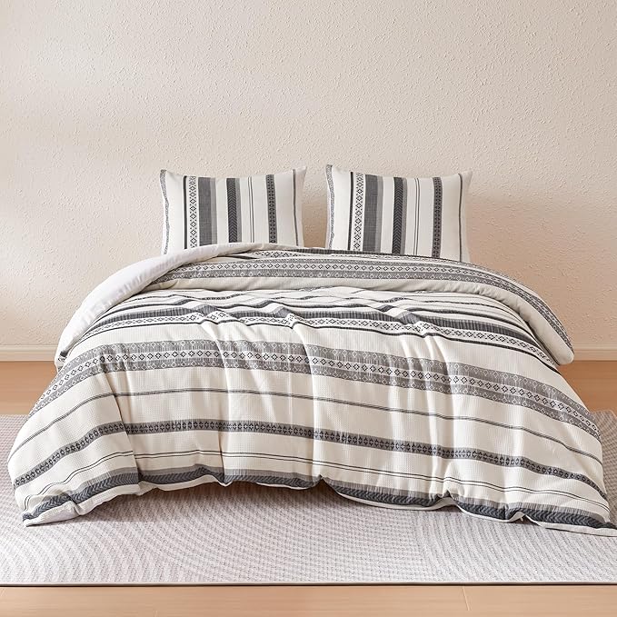 Amazon Basics Waffle Weave Microfiber 3-Piece Duvet Cover Set, Includes 1 Duvet Cover and 2 Pillow Shams, California King, Grey Striped