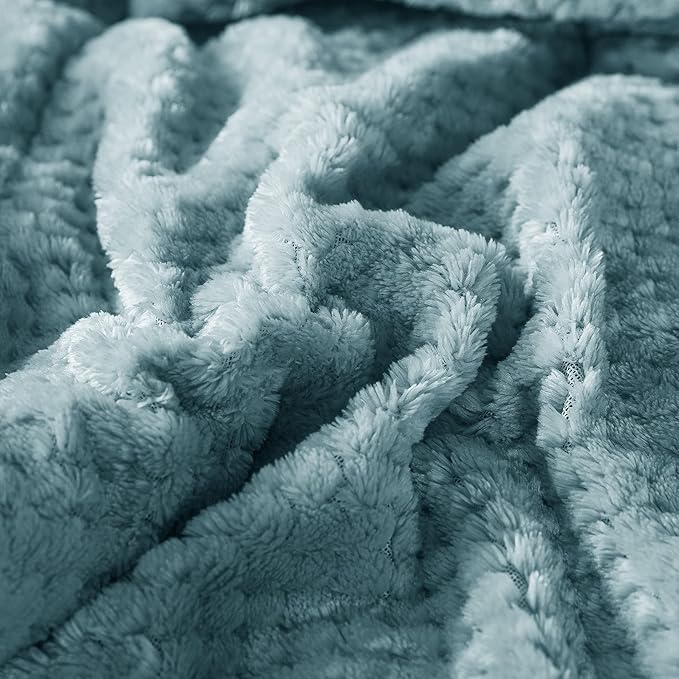 KASENTEX Super Ultra Soft Luxury Plush Sherpa Comforter, Cozy Reversible Faux Fur Machine Washable Bedding, Cloud Blue, Twin/Twin XL Size