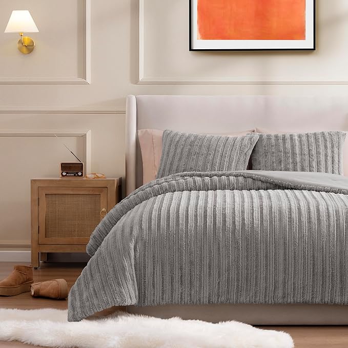 UGG Full/Queen Comforter Set with 2 Pillow Shams Plush Faux Fur Bedding Soft Warm Down Alternative Comforter Washable Hypoallergenic Fluffy Blanket Set for Bedroom, Full/Queen, Seal Grey (Kenzie)