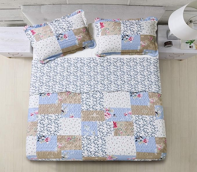 Brilliant Sunshine Pink and Blue Roses Toile Quilt Set, 3-Piece Bedding Sets Lively Patchwork Design, Washable, Reversible Bedspread, Soft Lightweight Coverlet, All-Season, King/Cal King, Blue Natural