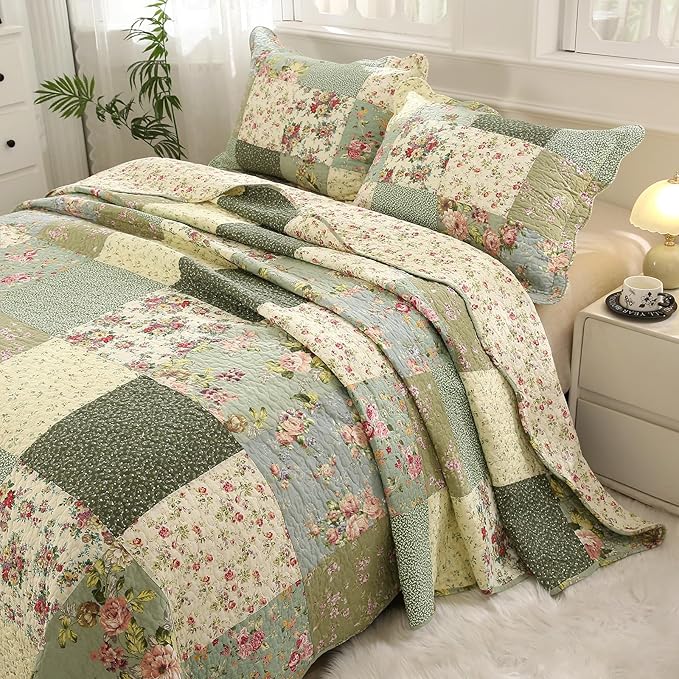 vctops Boho Patchwork Cotton Quilted Bedspread Quilt Set Queen Size 3 Pieces Soft Reversible Lightweight Coverlet Set Floral Print 1 Quilt and 2 Pillow Shams (Green D,Queen)