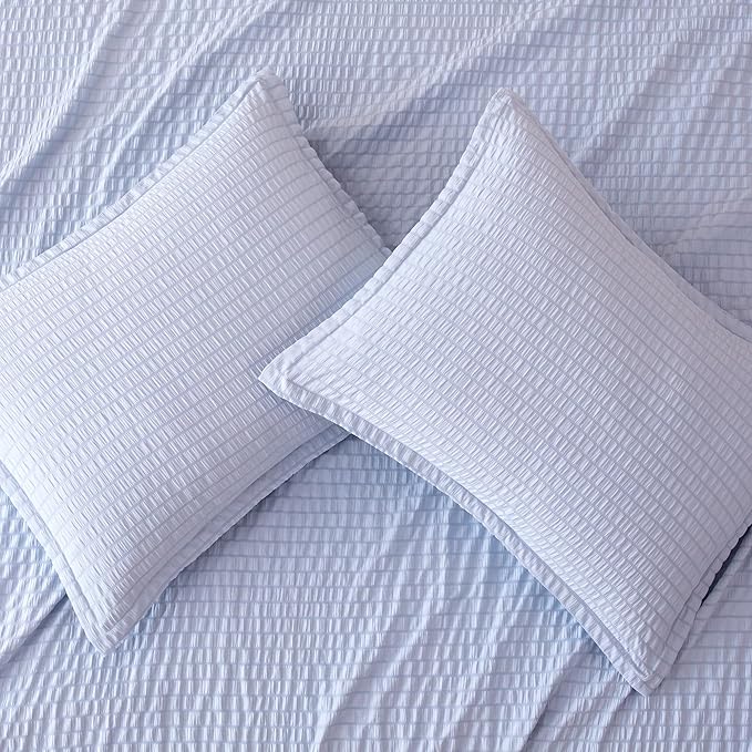 Amazon Basics Jacquard Geometric Microfiber 3-Piece Duvet Cover Set, Includes 1 Duvet Cover and 2 Pillow Shams, California King, Blue Striped