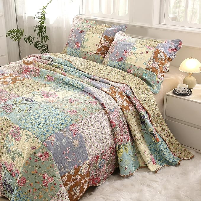vctops Boho Patchwork Cotton Quilted Bedspread Quilt Set Queen Size 3 Pieces Soft Reversible Lightweight Coverlet Set Floral Print 1 Quilt and 2 Pillow Shams (Purple,Queen)