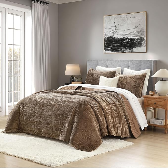 Velvet Quilt Set, Mocha Brown Velvet Quilt Queen Size Comforter Set, Luxury Bedding Soft Plush Bedspread, Machine Washable Coverlet, All-Season 3 Pieces