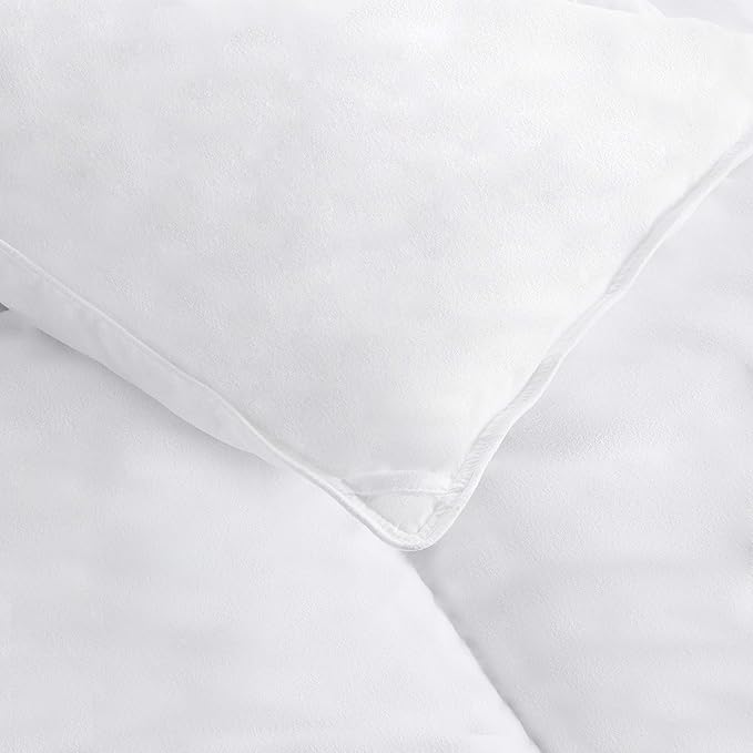 Amazon Basics White Down Alternative Comforter and Duvet Insert with Corner Tabs (Twin, Light)