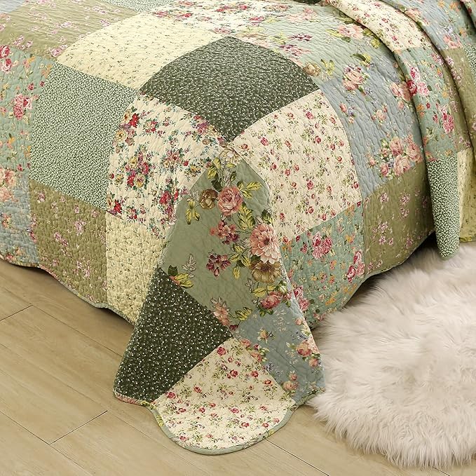 vctops Boho Patchwork Cotton Quilted Bedspread Quilt Set Queen Size 3 Pieces Soft Reversible Lightweight Coverlet Set Floral Print 1 Quilt and 2 Pillow Shams (Green D,Queen)