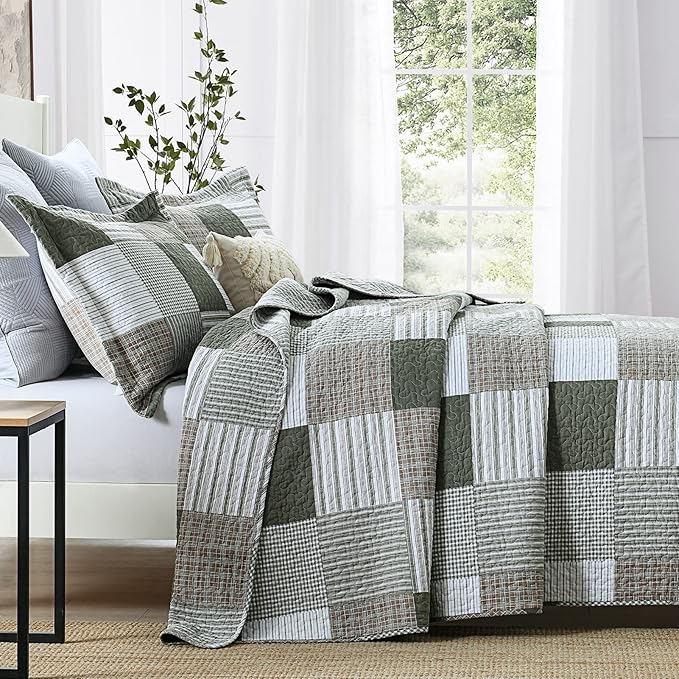 KALOOLA Moonbeam Green Plaid Queen Size Quilt Set - 100% Cotton Lightweight Breathable Quilted Bedspread, All-Season Queen Quilt Bedding Set 3 Pieces, Farmhouse Printed Coverlet for Cozy Comfort