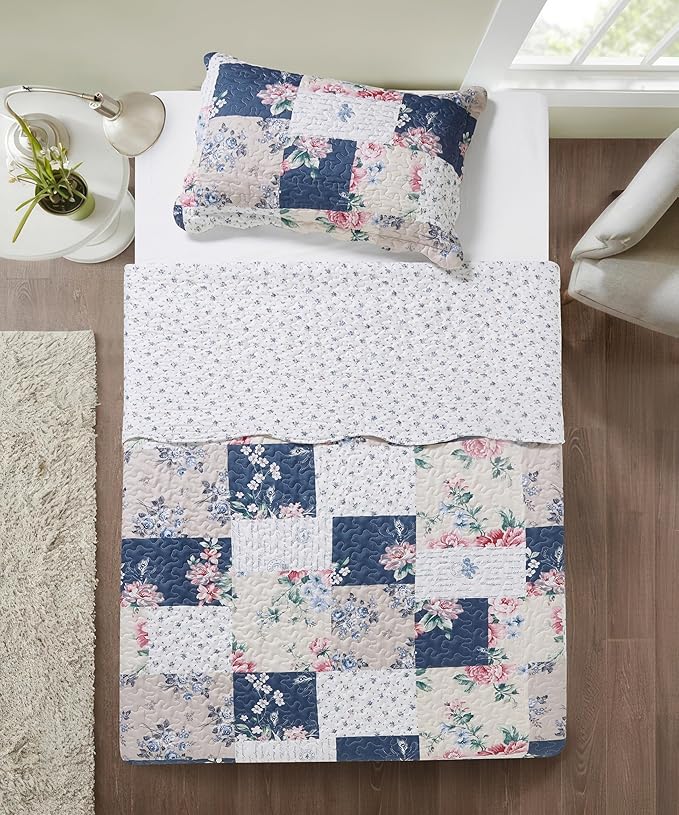 Brilliant Sunshine Roses in Beige Quilt Set, 2-Piece Bedding Sets, Lively Patchwork Design, Washable, Reversible Bedspread, Soft Lightweight Coverlet, All-Season, Twin/Twin XL, Vintage Indigo