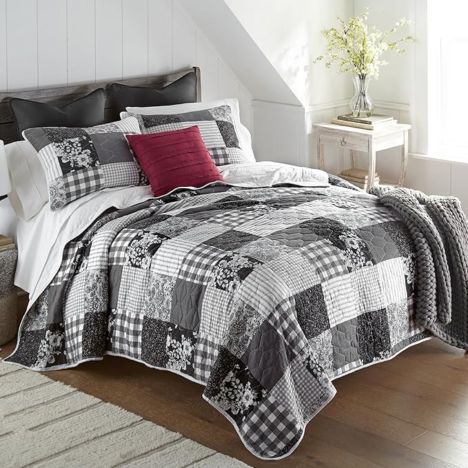 Donna Sharp Indiana Farmhouse Pieced Cotton Quilted Bedding Set - 3-Piece King Size Quilt Set - Includes 1 Quilt and 2 Pillow Shams - Machine Washable - Perfect for Rustic Decor