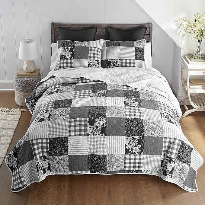 Donna Sharp Indiana Farmhouse Pieced Cotton Quilted Bedding Set - 3-Piece King Size Quilt Set - Includes 1 Quilt and 2 Pillow Shams - Machine Washable - Perfect for Rustic Decor