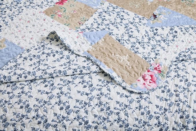 Brilliant Sunshine Pink and Blue Roses Toile Quilt Set, 3-Piece Bedding Sets Lively Patchwork Design, Washable, Reversible Bedspread, Soft Lightweight Coverlet, All-Season, King/Cal King, Blue Natural