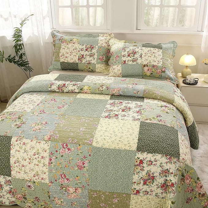 vctops Boho Patchwork Cotton Quilted Bedspread Quilt Set Queen Size 3 Pieces Soft Reversible Lightweight Coverlet Set Floral Print 1 Quilt and 2 Pillow Shams (Green D,Queen)
