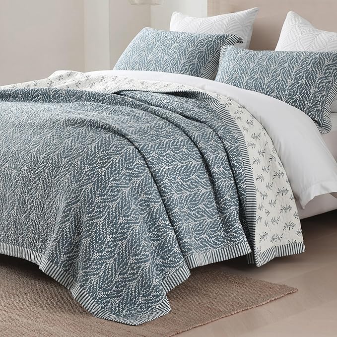 Quilt Set King Size - 100% Cotton Blue White Floral Bedspread Bedding Sets, Lightweight Reversible Botanical Pattern Coverlet with 2 Pillow Shams, 3-Piece All Season, 98x106