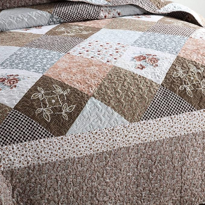 HoneiLife Quilt Set - 3 Piece Microfiber Reversible Bedspreads Patchwork Coverlets Floral Bedding Set All Season- Splicing Mocha Rose,Queen/Full Size