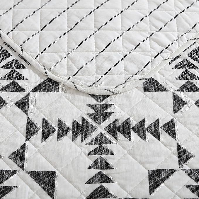 Eddie Bauer - King Quilt Set, Reversible Cotton Bedding with Matching Shams, Luxurious Bedding Set (Arrowhead Charcoal, King)