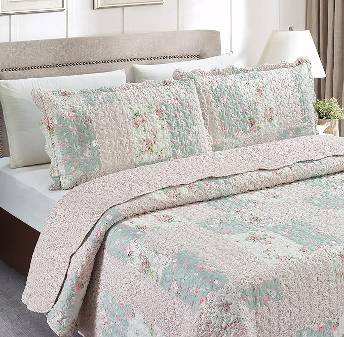 Brilliant Sunshine Rose and Sage Quilt Set, 3-Piece Bedding Sets with 2 King Pillow Shams, Washable and Reversible Bedspread, Soft Lightweight Coverlet, All-Season, King/Cal King, Light Pink Green